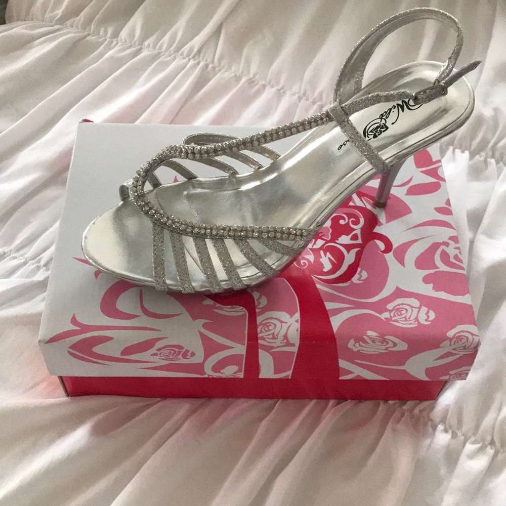 Silver sparkly prom shoes heels